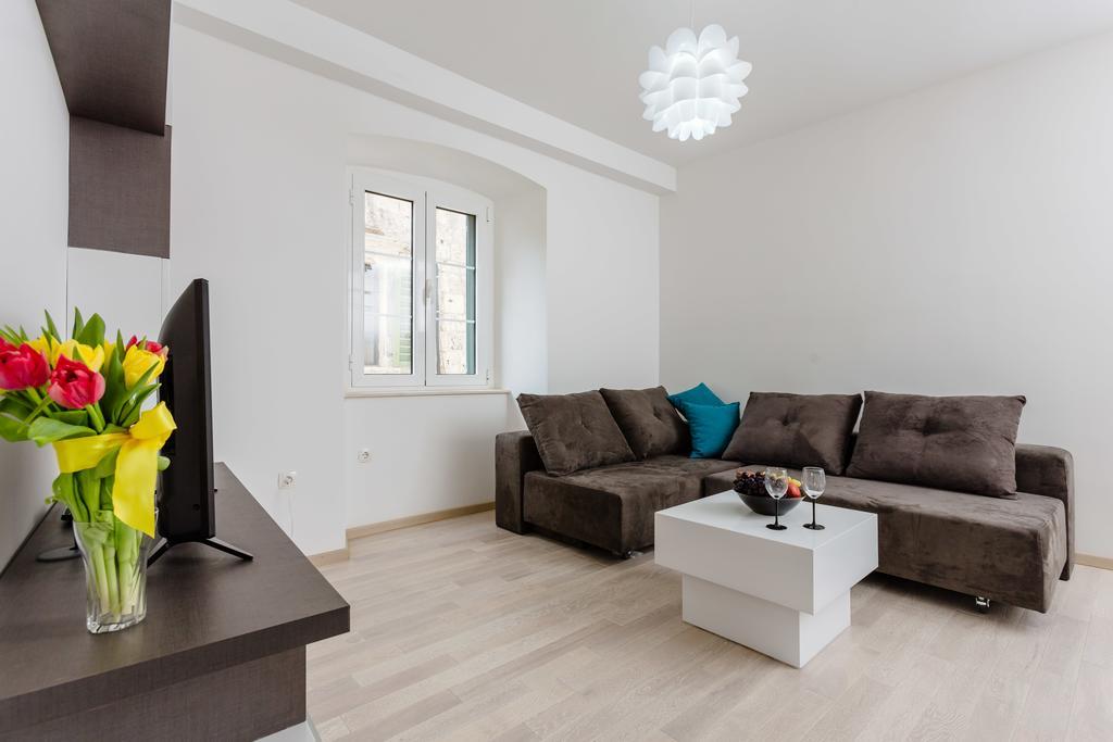 Old Town Summer Apartment โกตอร์ ภายนอก รูปภาพ