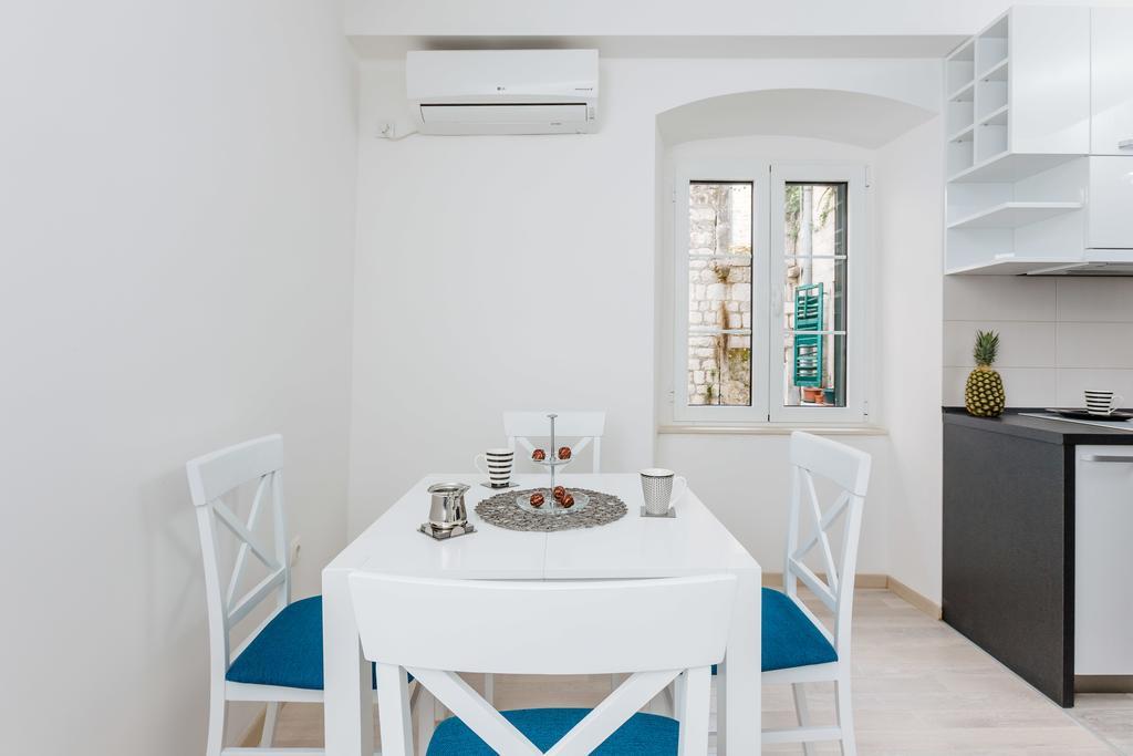 Old Town Summer Apartment โกตอร์ ภายนอก รูปภาพ